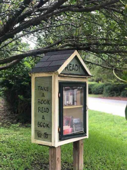 Liz Lane Cottage- Entire Guesthouse Charleston Exterior foto